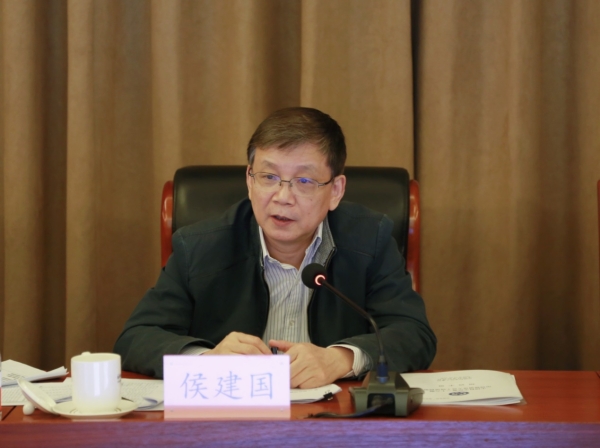 侯建国参加主题交流会 侯建国参加主题交流会