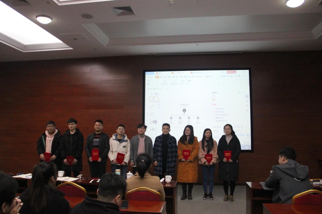 学生会干部领奖 学生会干部领奖
